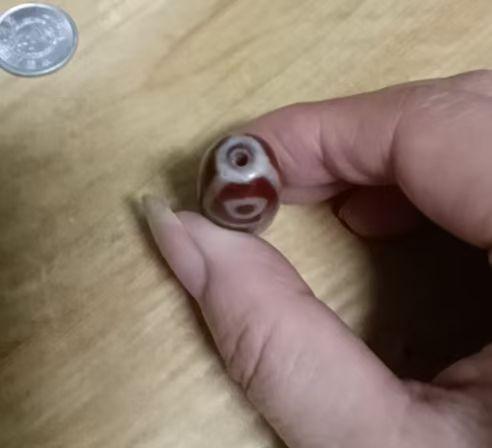 《西藏至纯九眼天珠天降石重器》