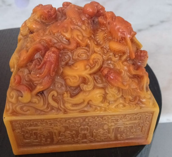 清代御制田黄石&ldquo;万世昌荣&rdquo;龙纽玺印