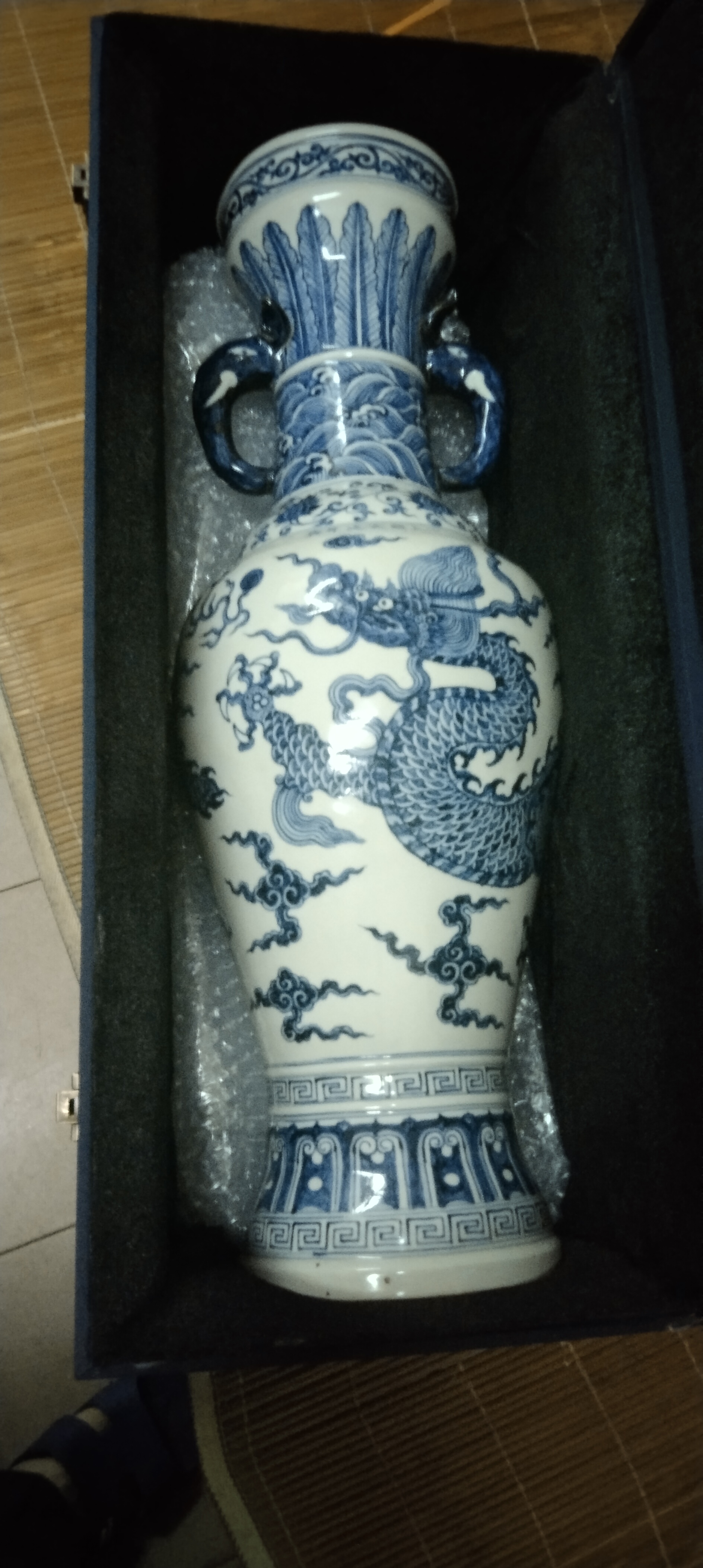 青花云龙纹象耳瓶