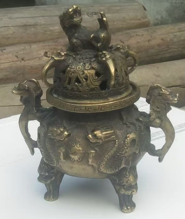 铜制九龙熏香炉