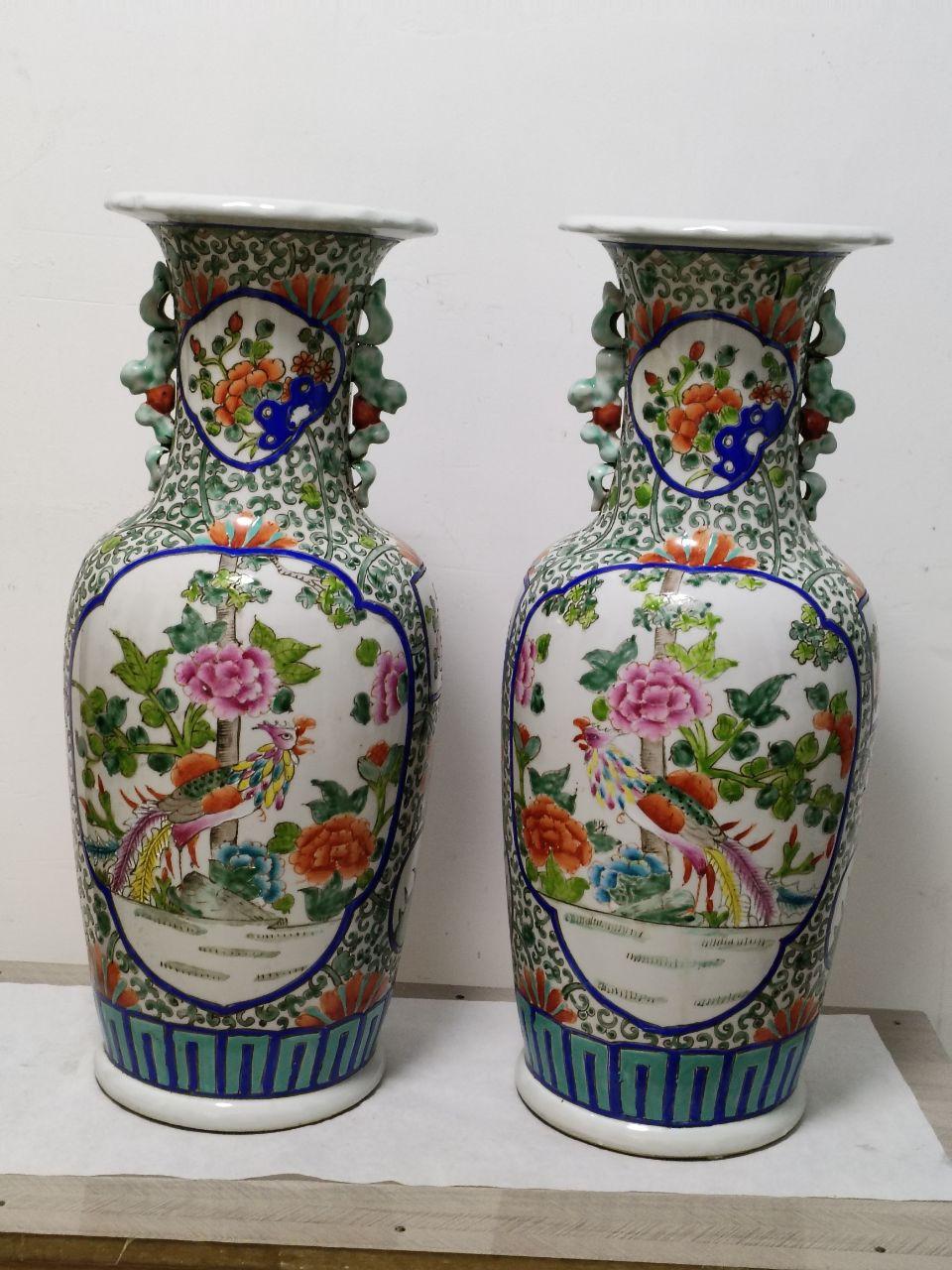 乾隆粉彩开光花鸟双耳尊