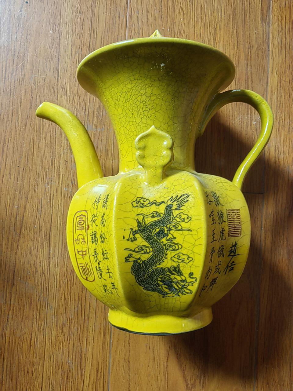 粉彩九桃天球瓶